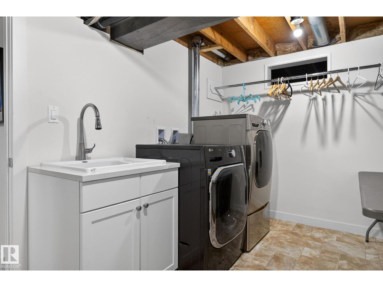 15404 RIO TERRACE DR NW, Edmonton