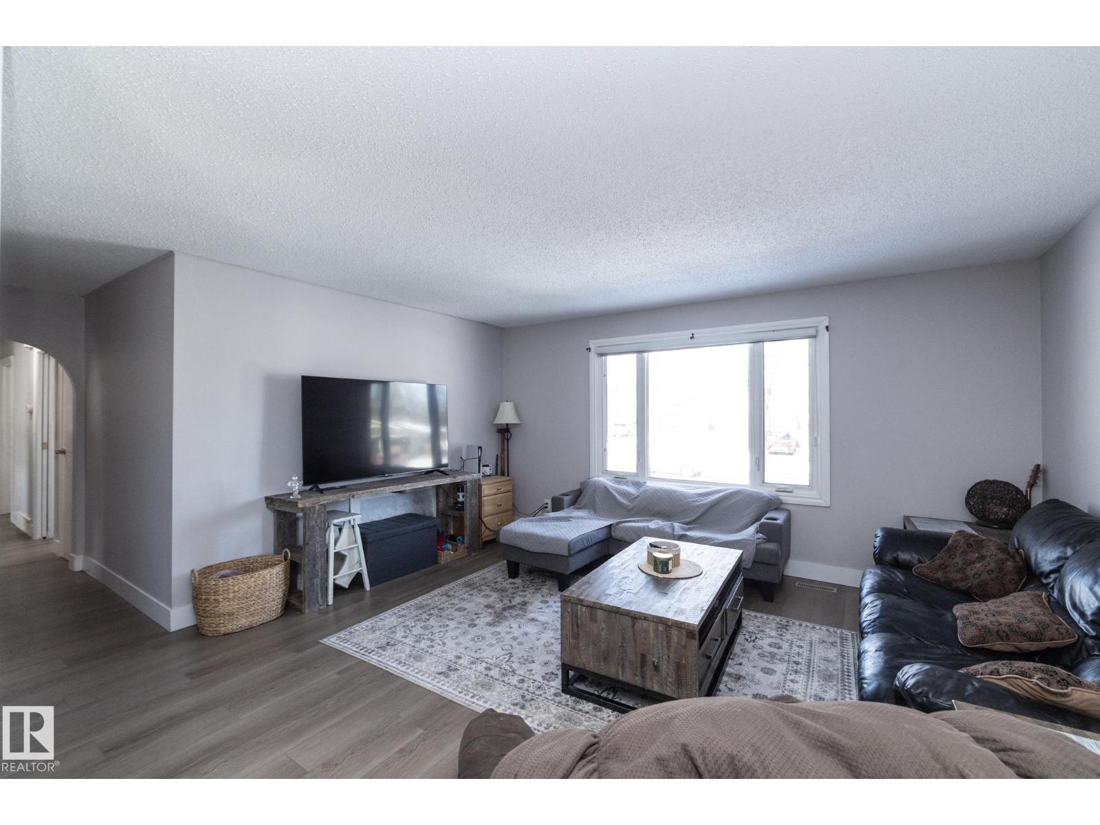 40 ATTWOOD DR - 51