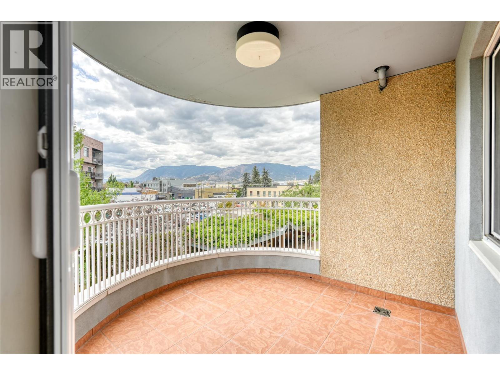 86 LAKESHORE Drive E Unit# 304, Penticton