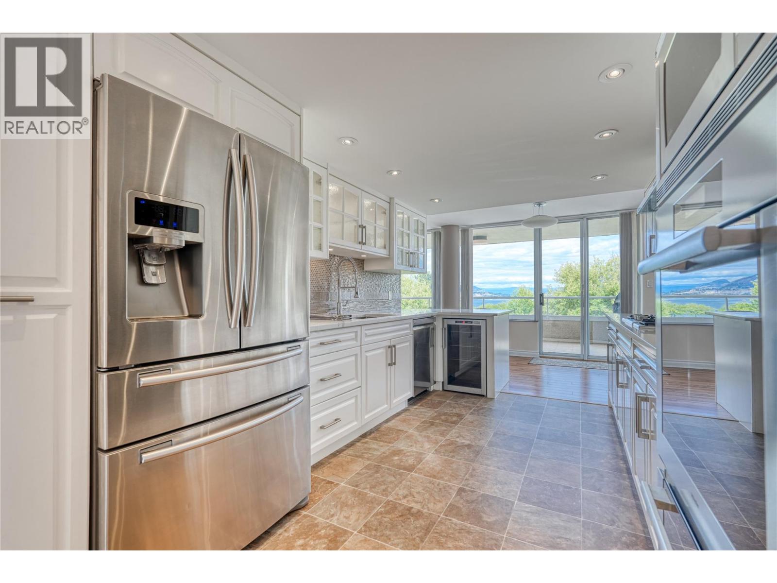 86 LAKESHORE Drive E Unit# 304, Penticton