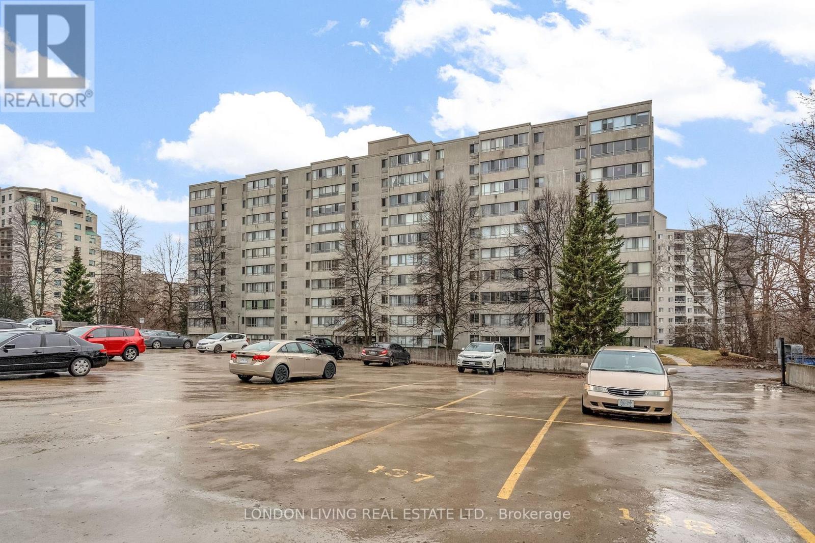 #312 570 PROUDFOOT LANE - 1