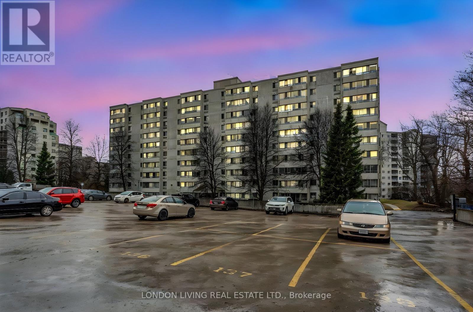 #312 570 PROUDFOOT LANE - 2