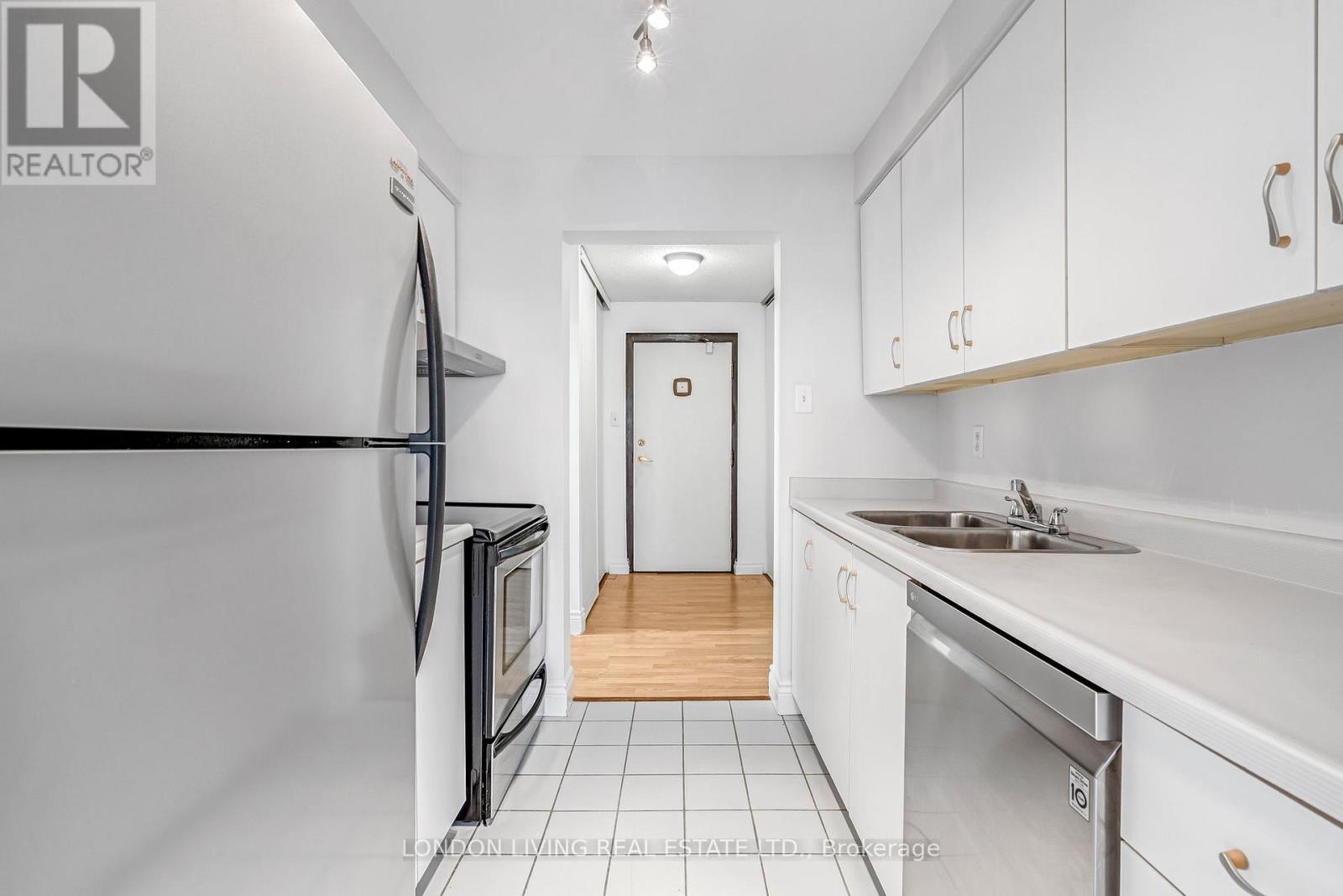 #312 570 PROUDFOOT LANE - 26