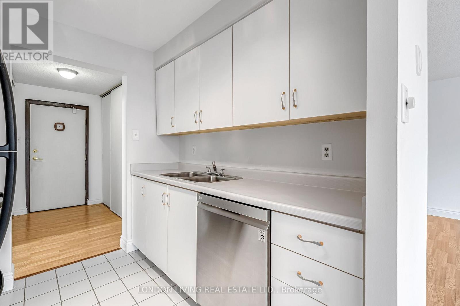 #312 570 PROUDFOOT LANE - 27