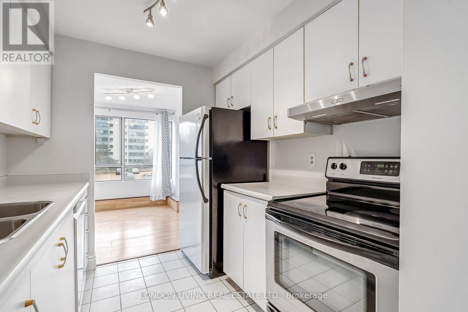 #312 570 PROUDFOOT LANE - 28