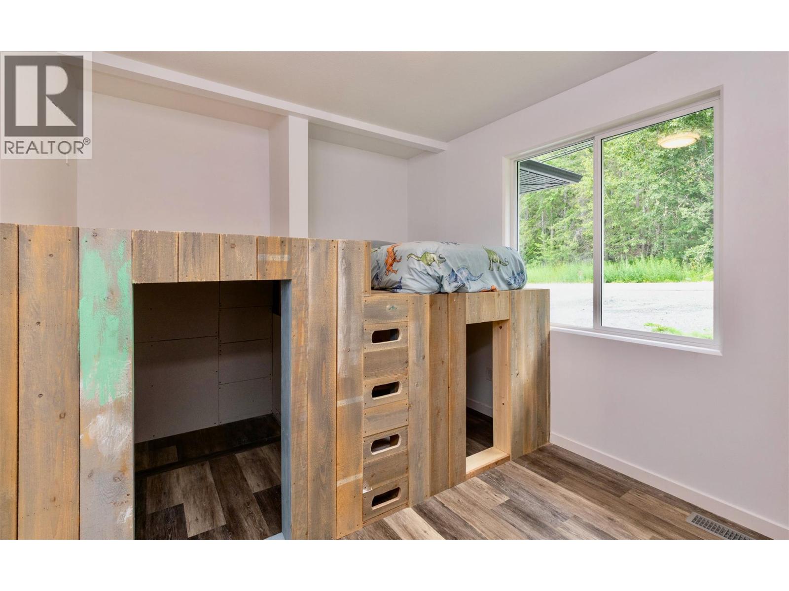 7468 ESTATE DRIVE - 16