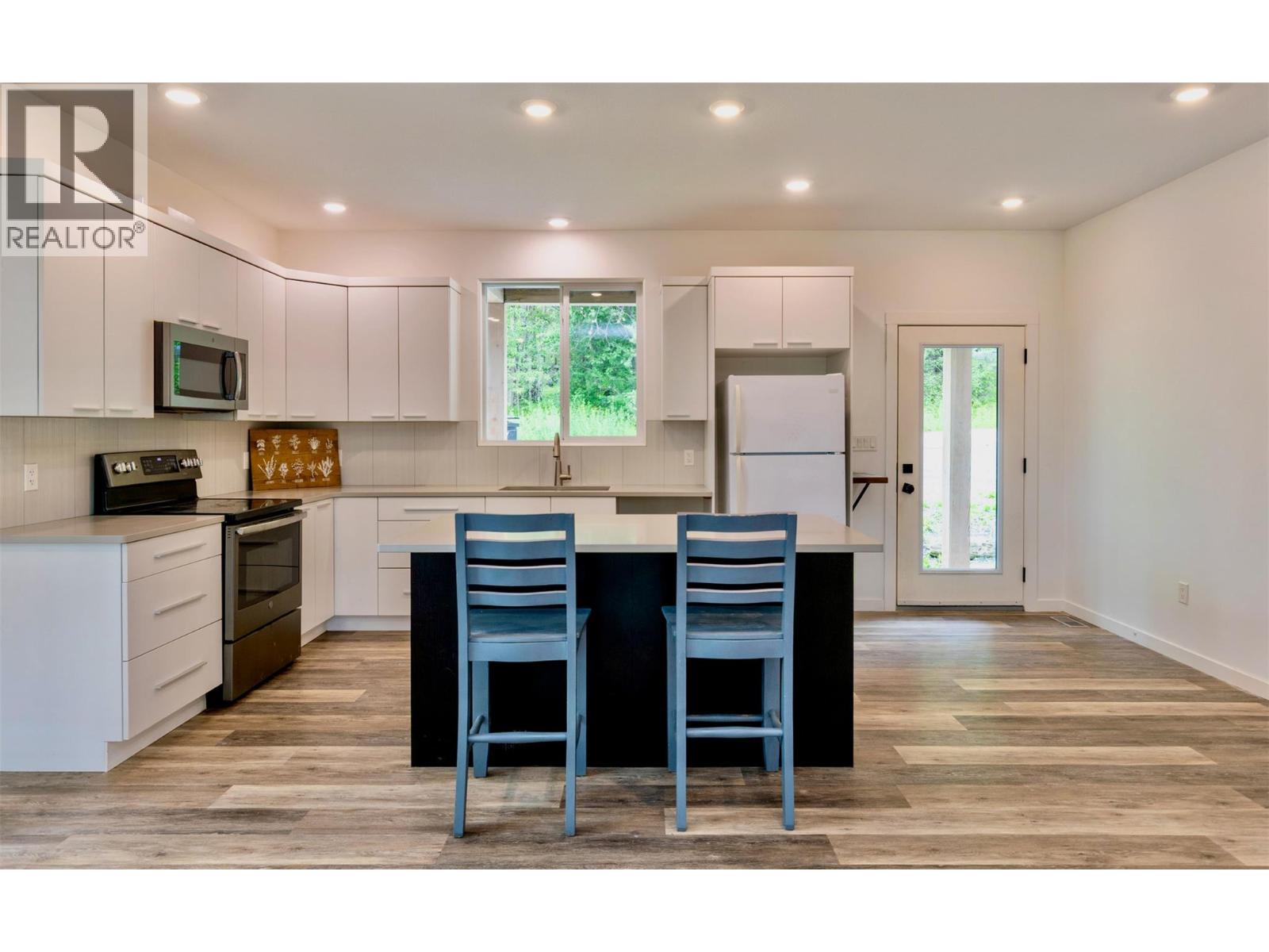 7468 ESTATE DRIVE - 4