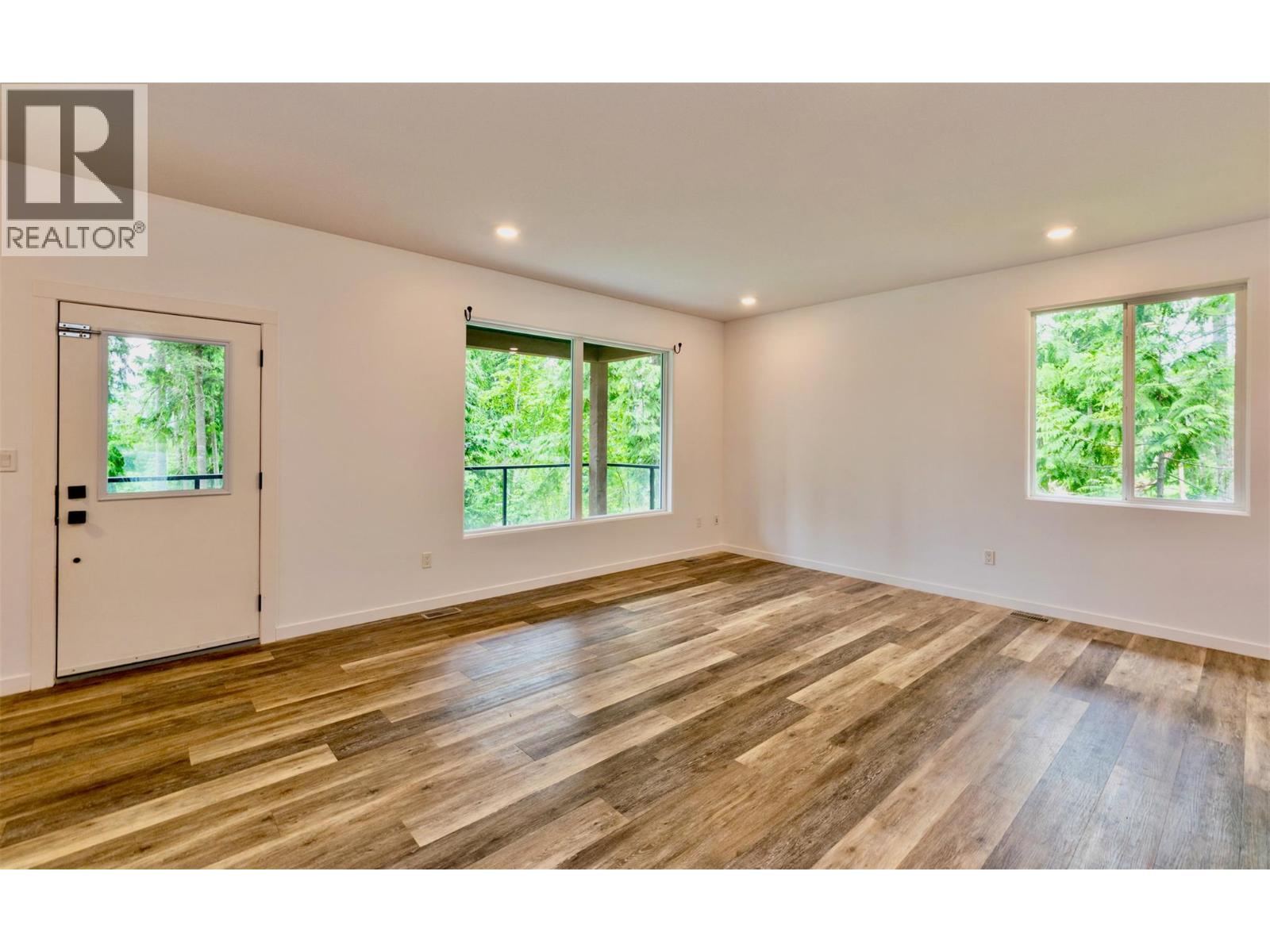 7468 ESTATE DRIVE - 10