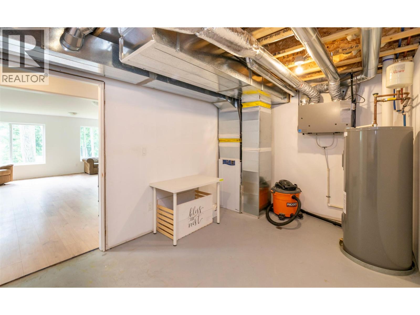 7468 ESTATE DRIVE - 25