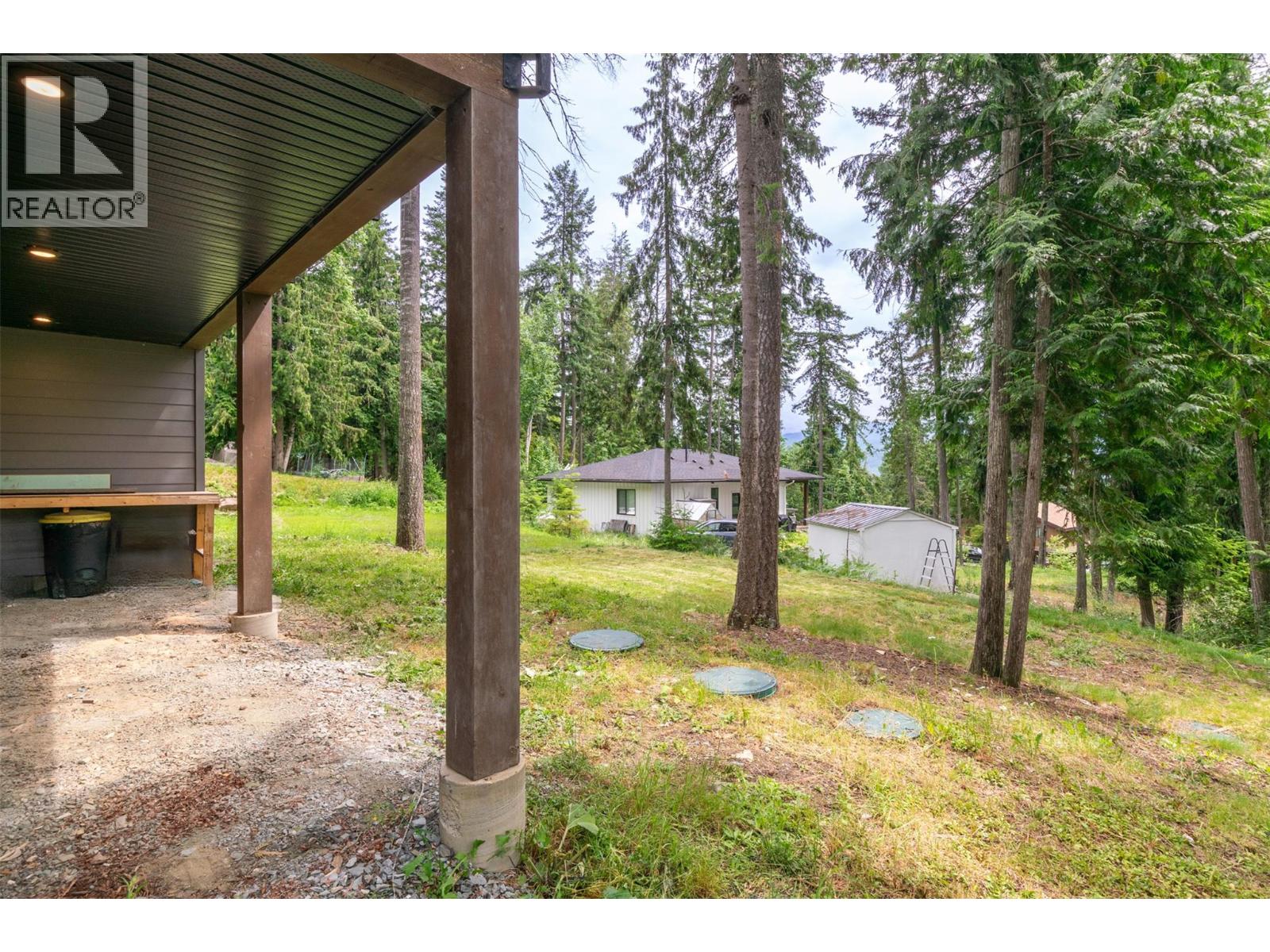 7468 ESTATE DRIVE - 28