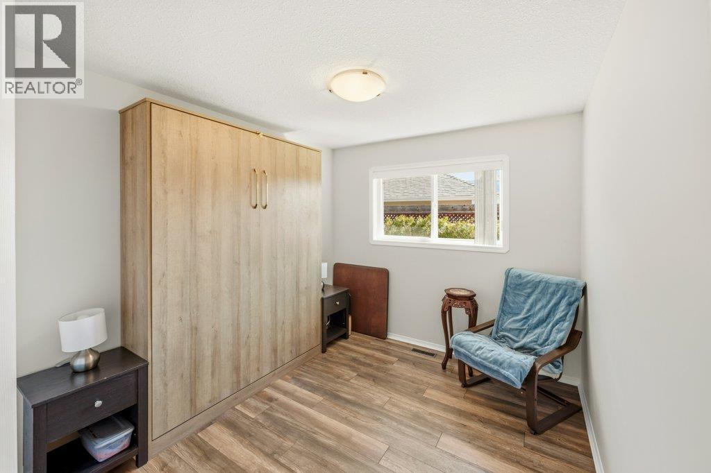 6 CURLEW Court - 33