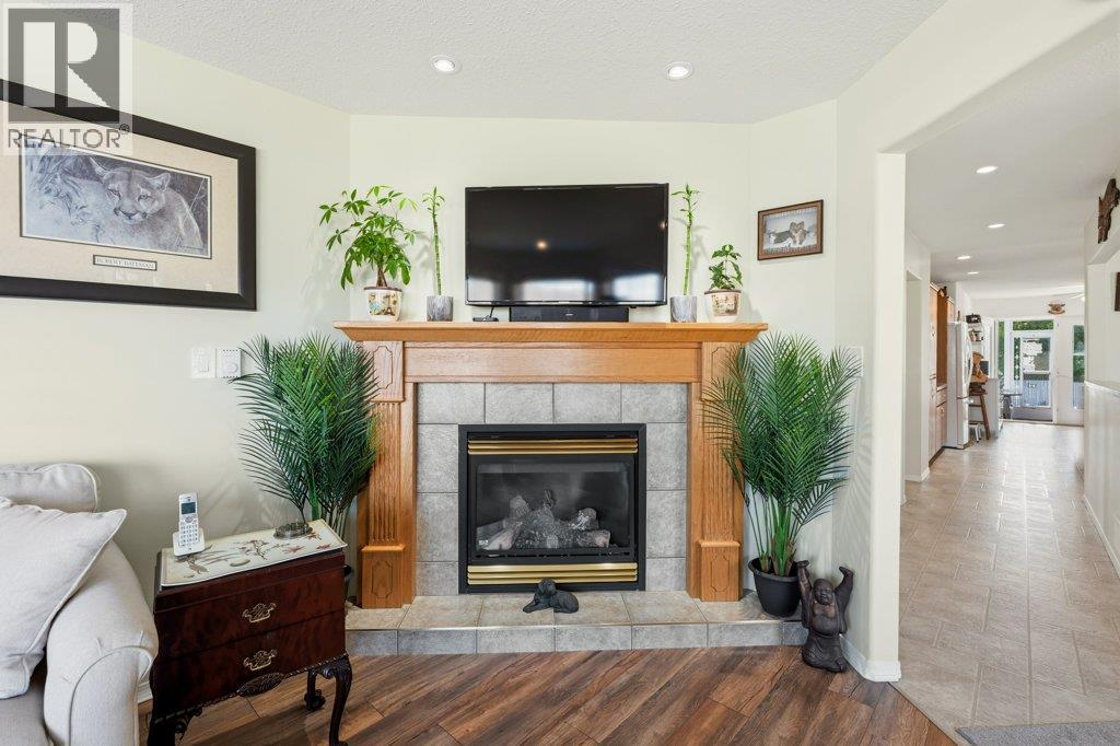 6 CURLEW Court - 9