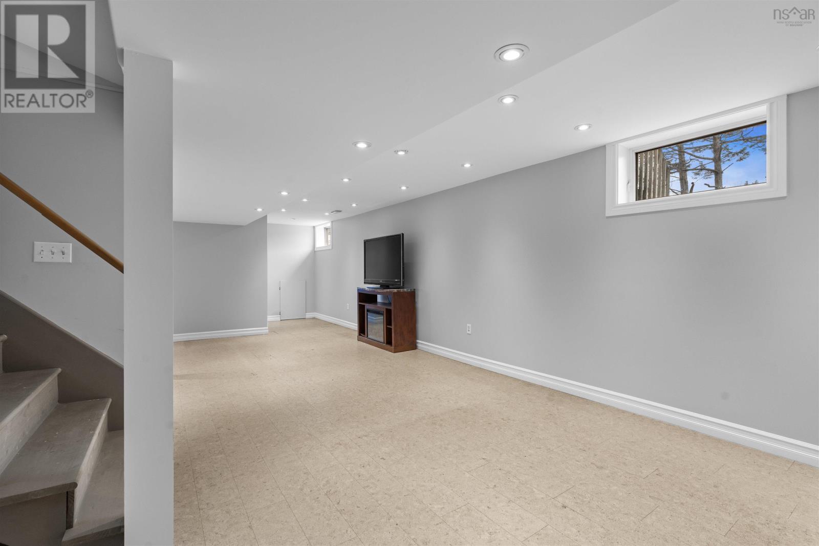 Property 28 of 32 of 2704 Highway 7