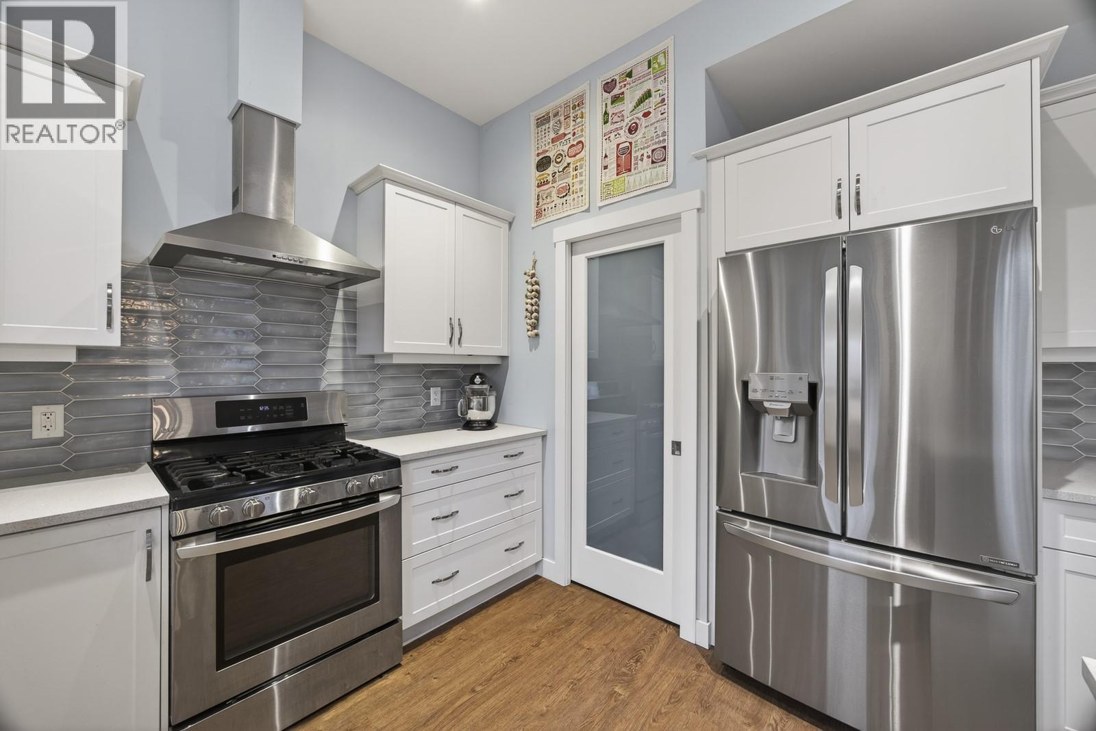 #5 2893 ROBINSON ROAD - 13