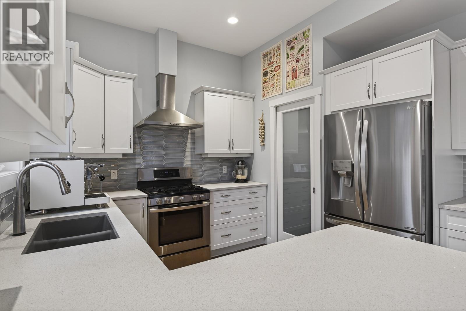 #5 2893 ROBINSON ROAD - 12