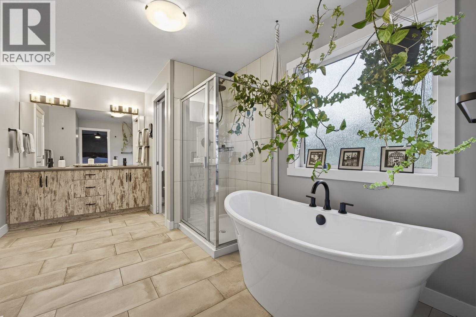 #5 2893 ROBINSON ROAD - 4