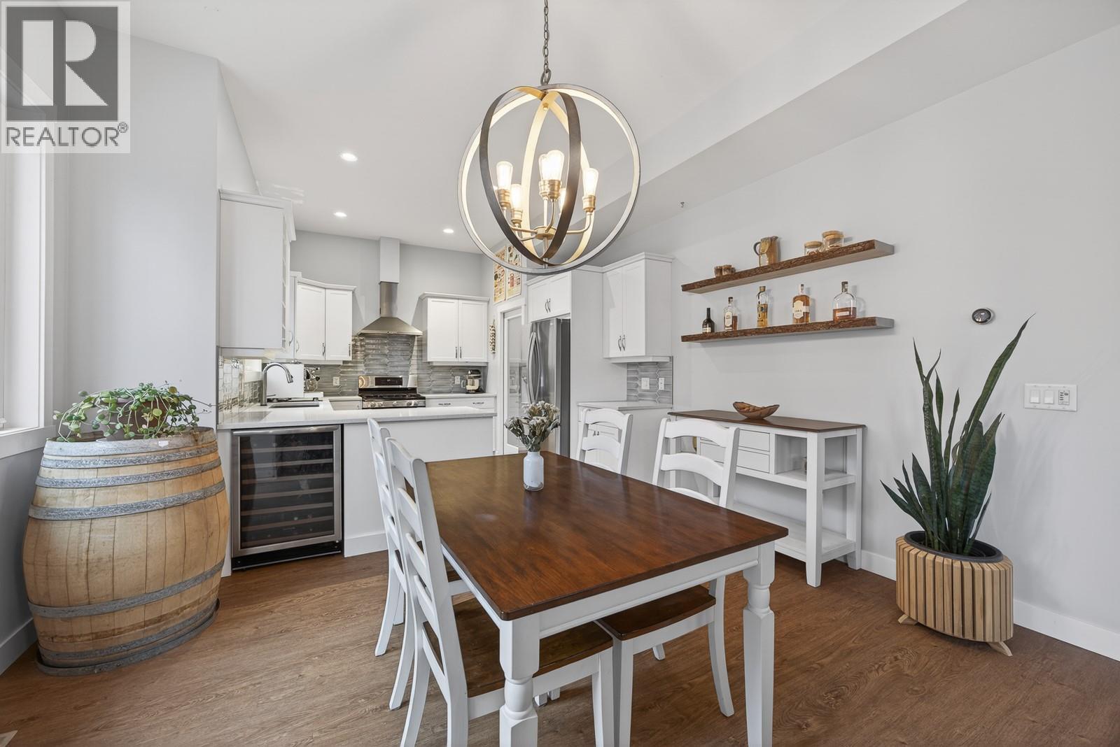 #5 2893 ROBINSON ROAD - 11