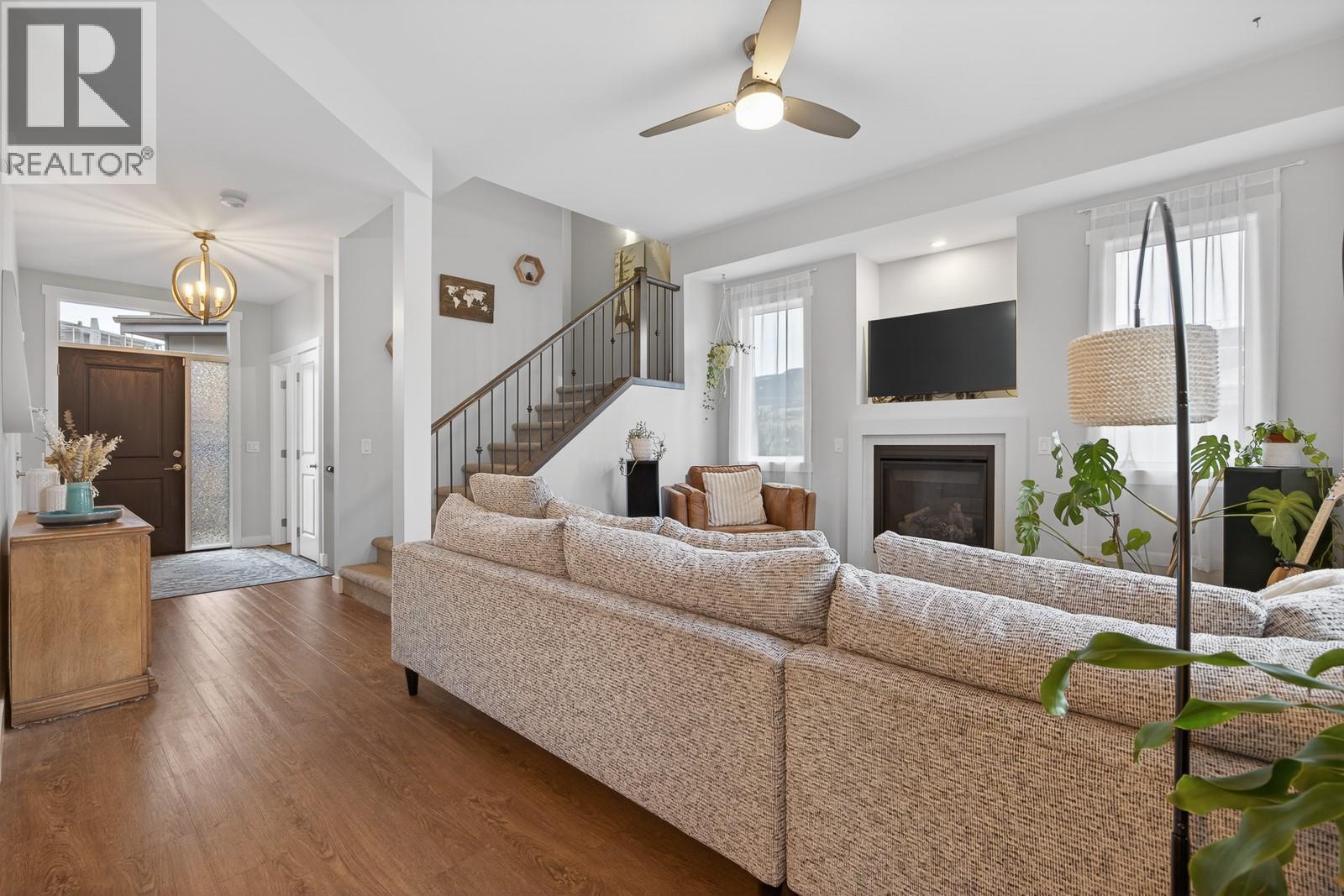 #5 2893 ROBINSON ROAD - 17