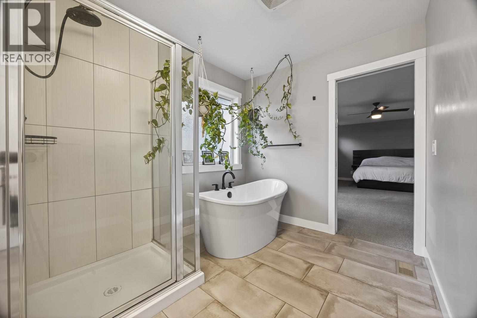 #5 2893 ROBINSON ROAD - 22