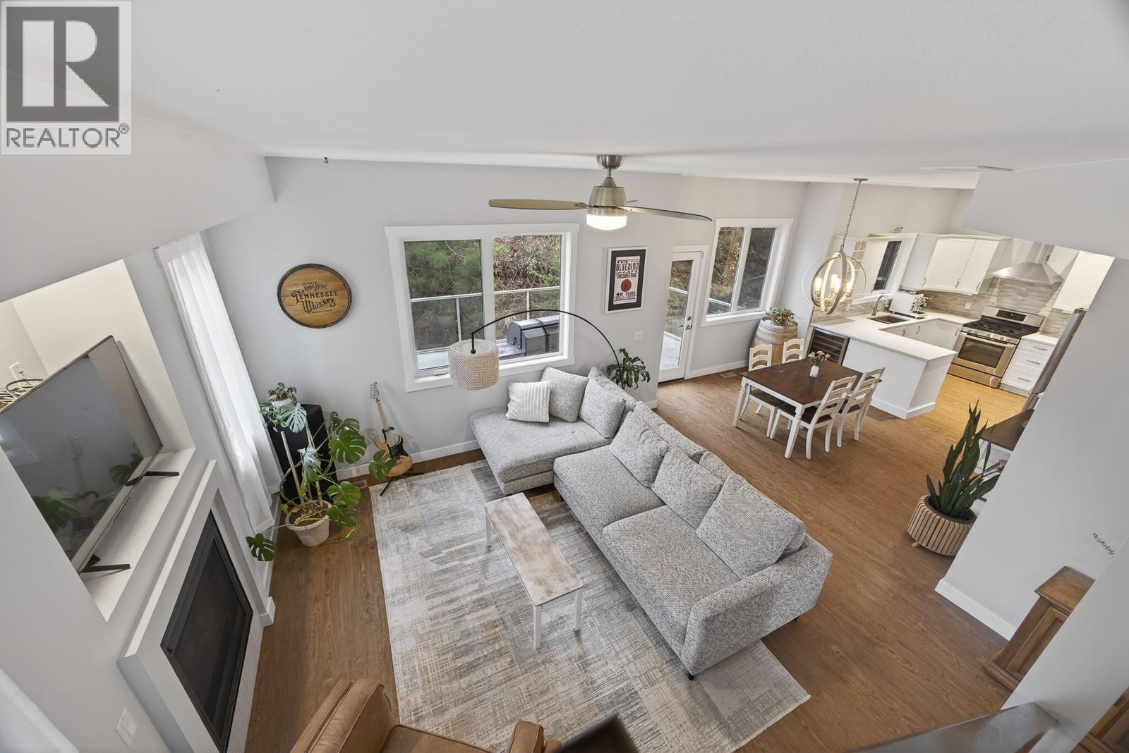 #5 2893 ROBINSON ROAD - 19