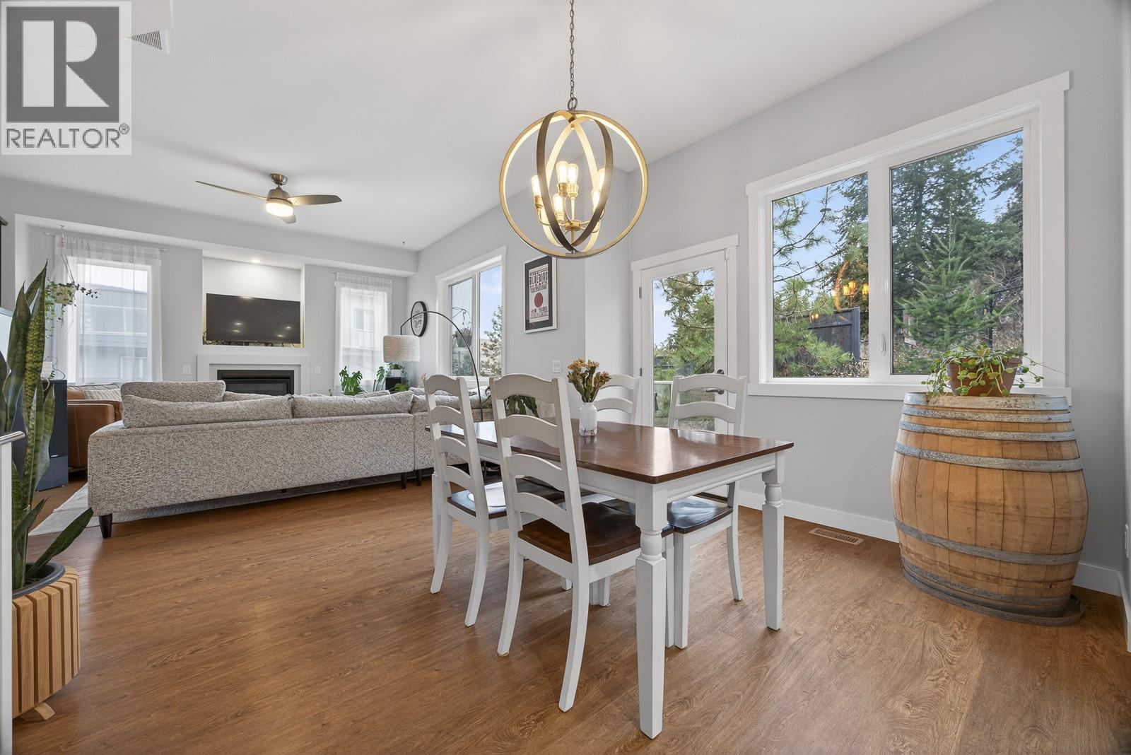 #5 2893 ROBINSON ROAD - 14