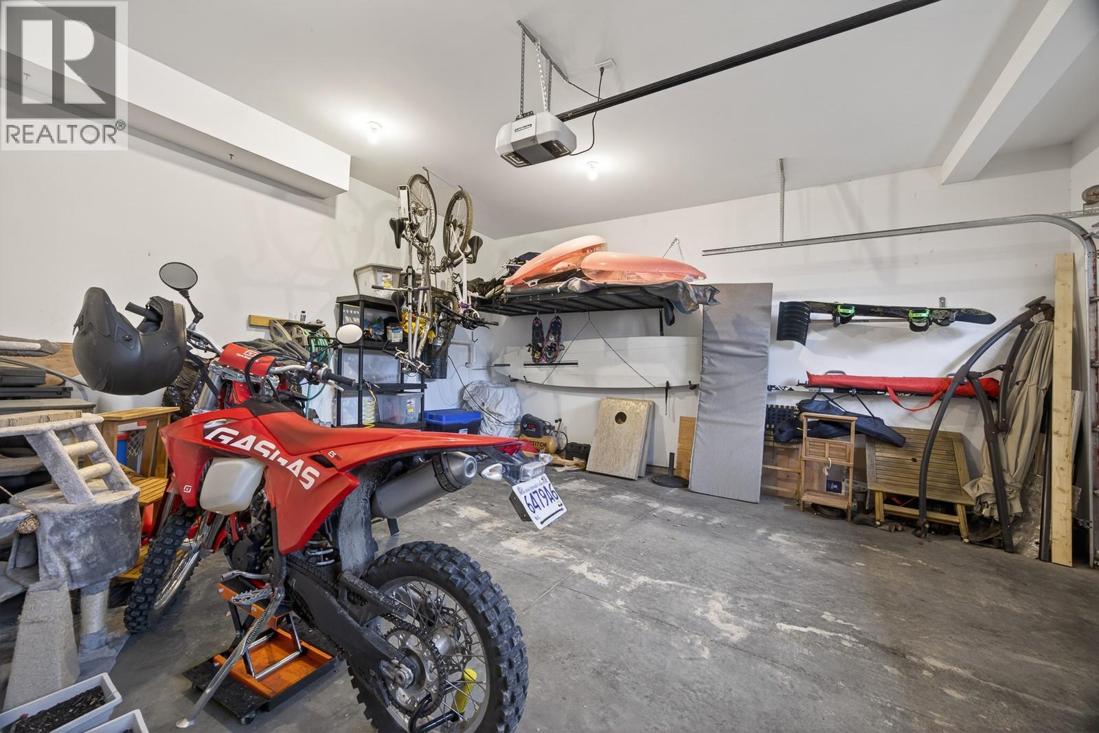 #5 2893 ROBINSON ROAD - 41