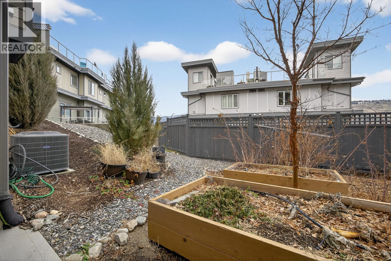 #5 2893 ROBINSON ROAD - 38