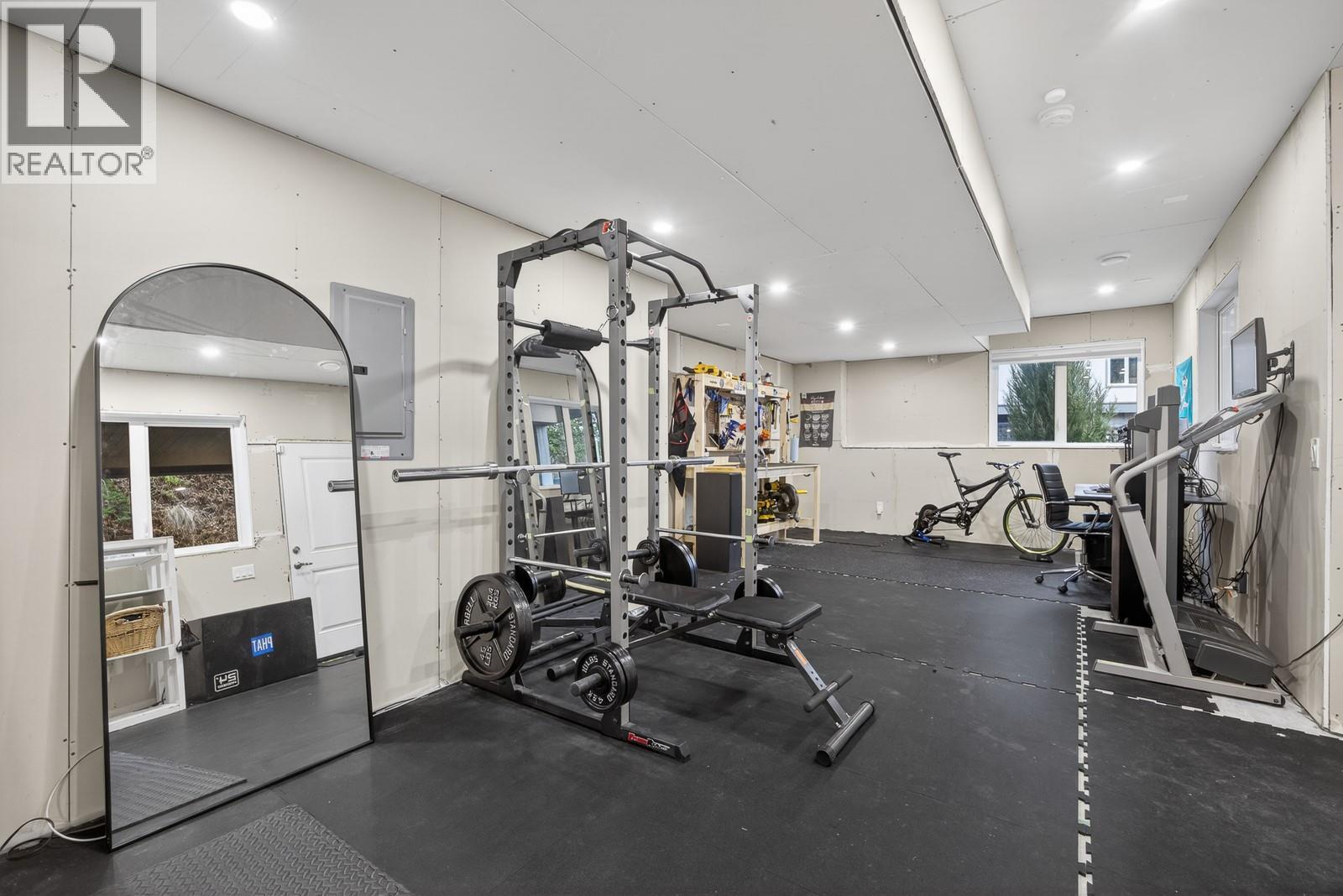 #5 2893 ROBINSON ROAD - 34