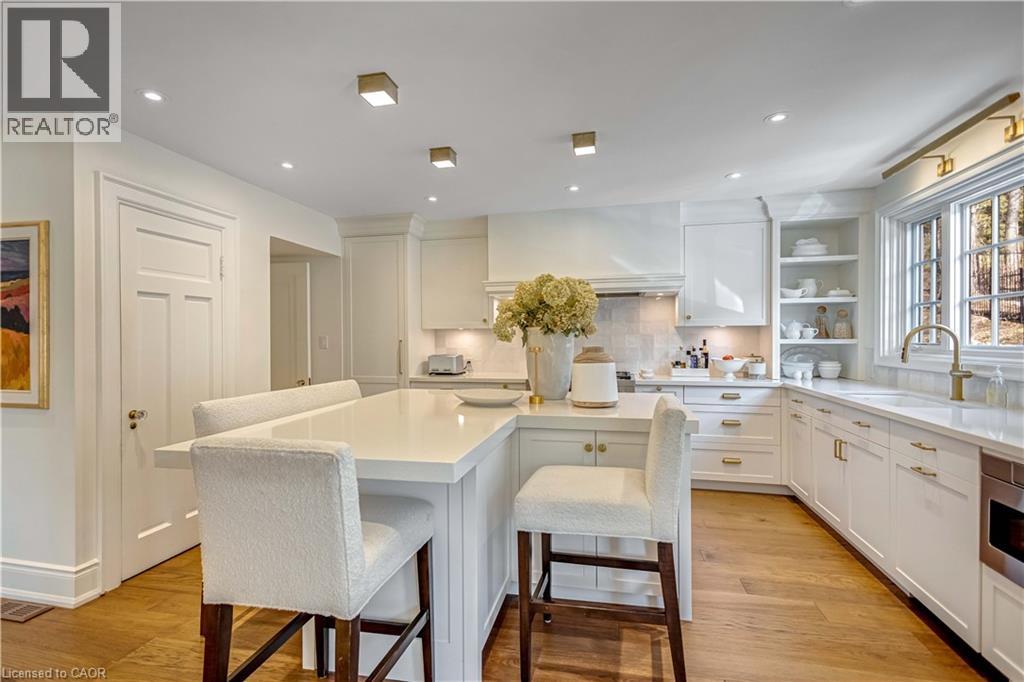 514 WILSON Street E - 15