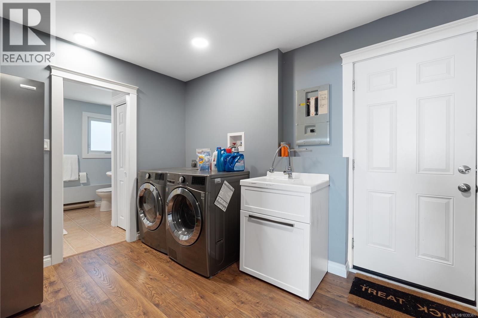 3617 COUNTRY CLUB DR - 33