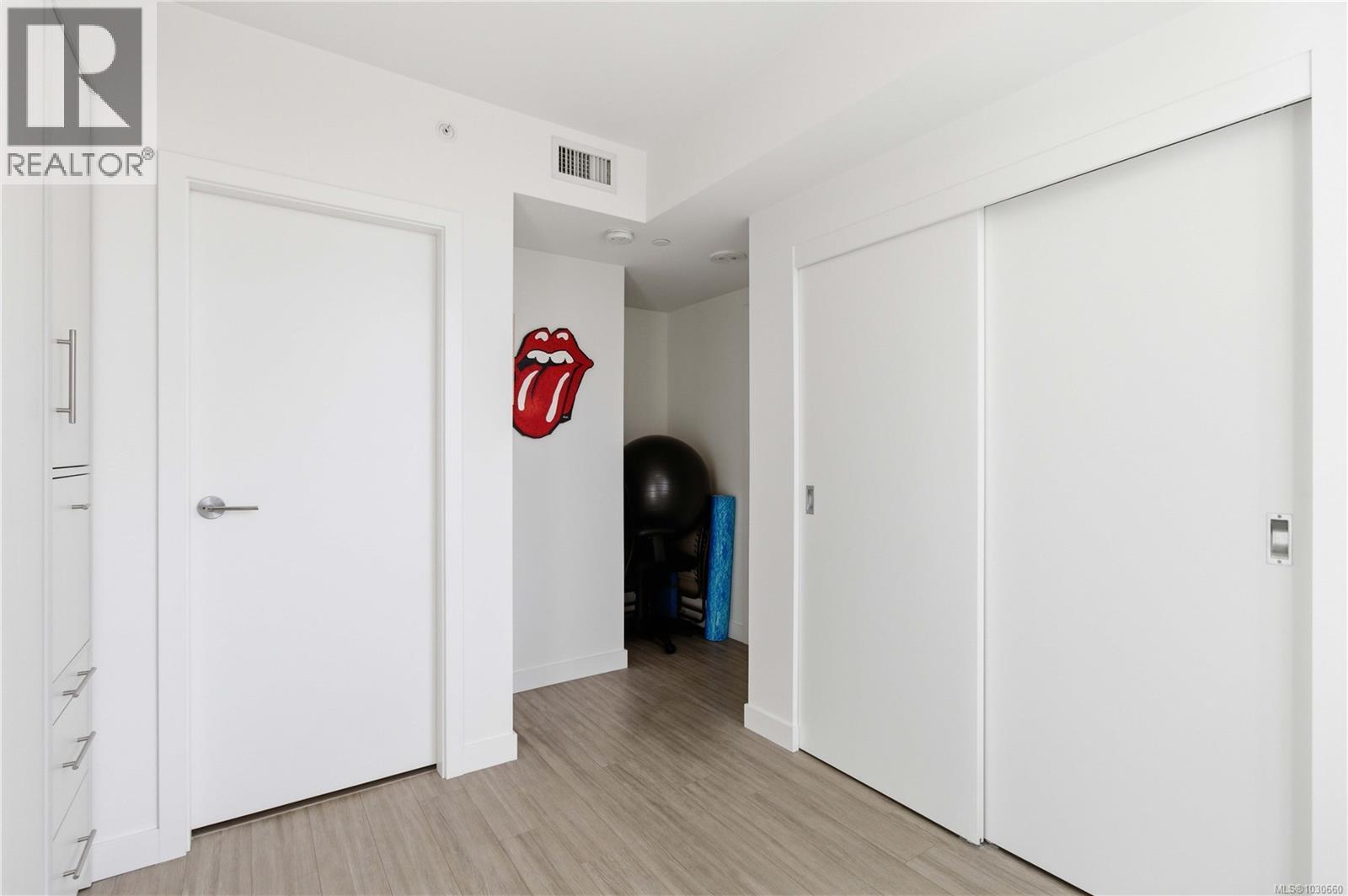 #1001 848 YATES ST - 22