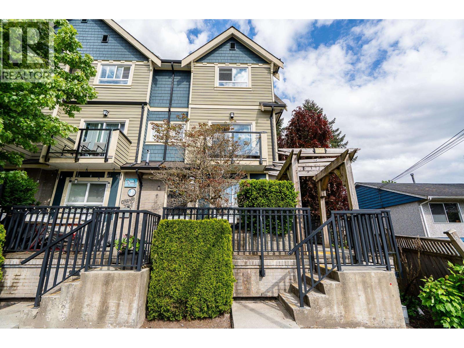 201 3488 SEFTON STREET, Port Coquitlam