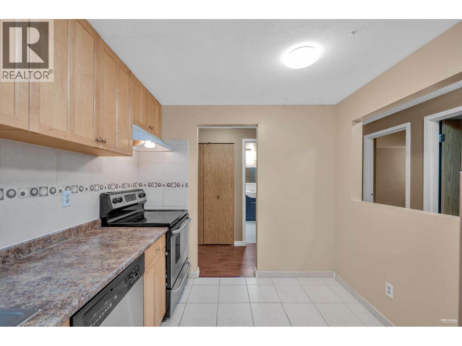 #207-7291 MOFFATT Road, Richmond