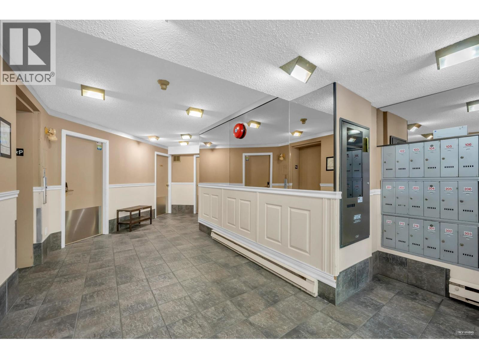 #207-7291 MOFFATT Road, Richmond