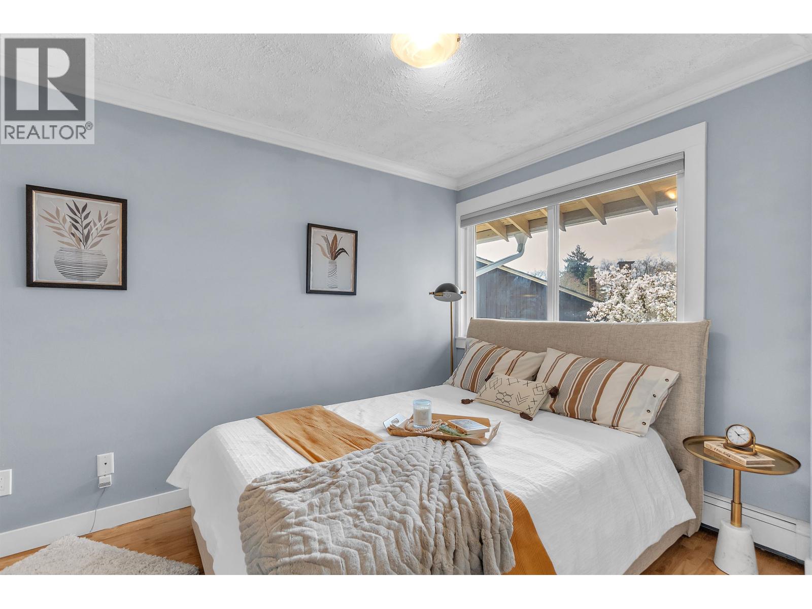 802 555 W 28TH STREET, North Vancouver