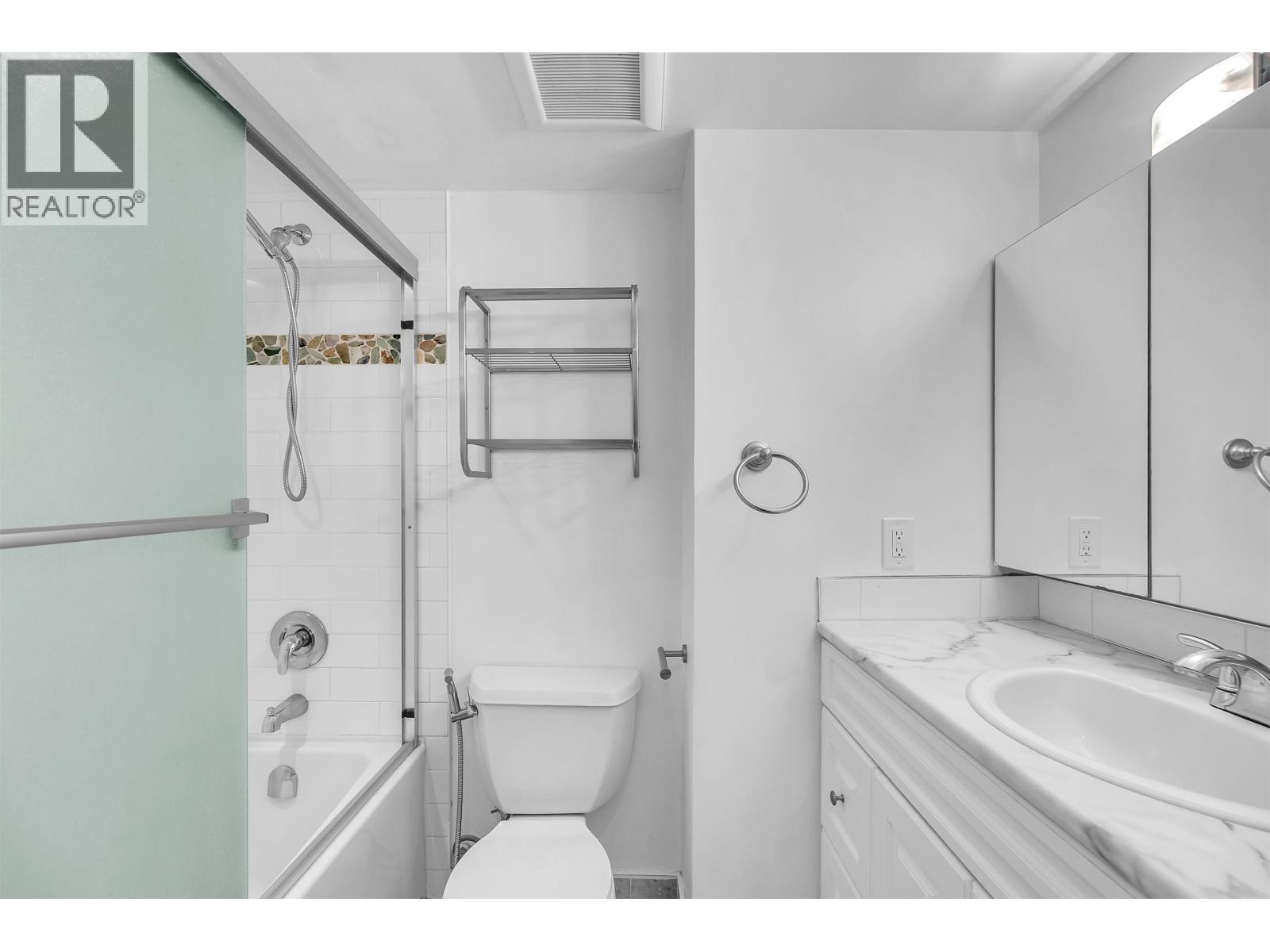 802 555 W 28TH STREET, North Vancouver