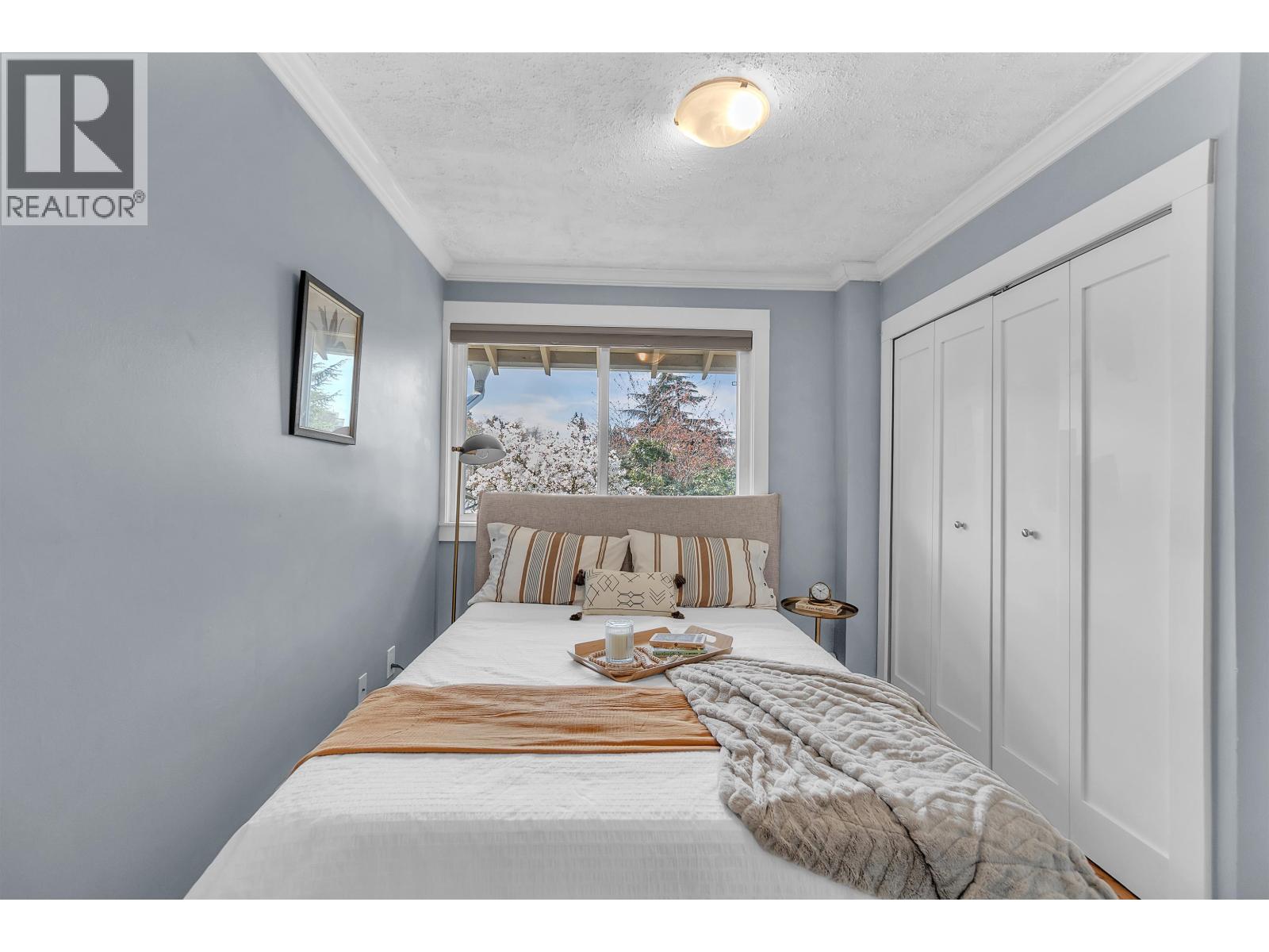 802 555 W 28TH STREET, North Vancouver