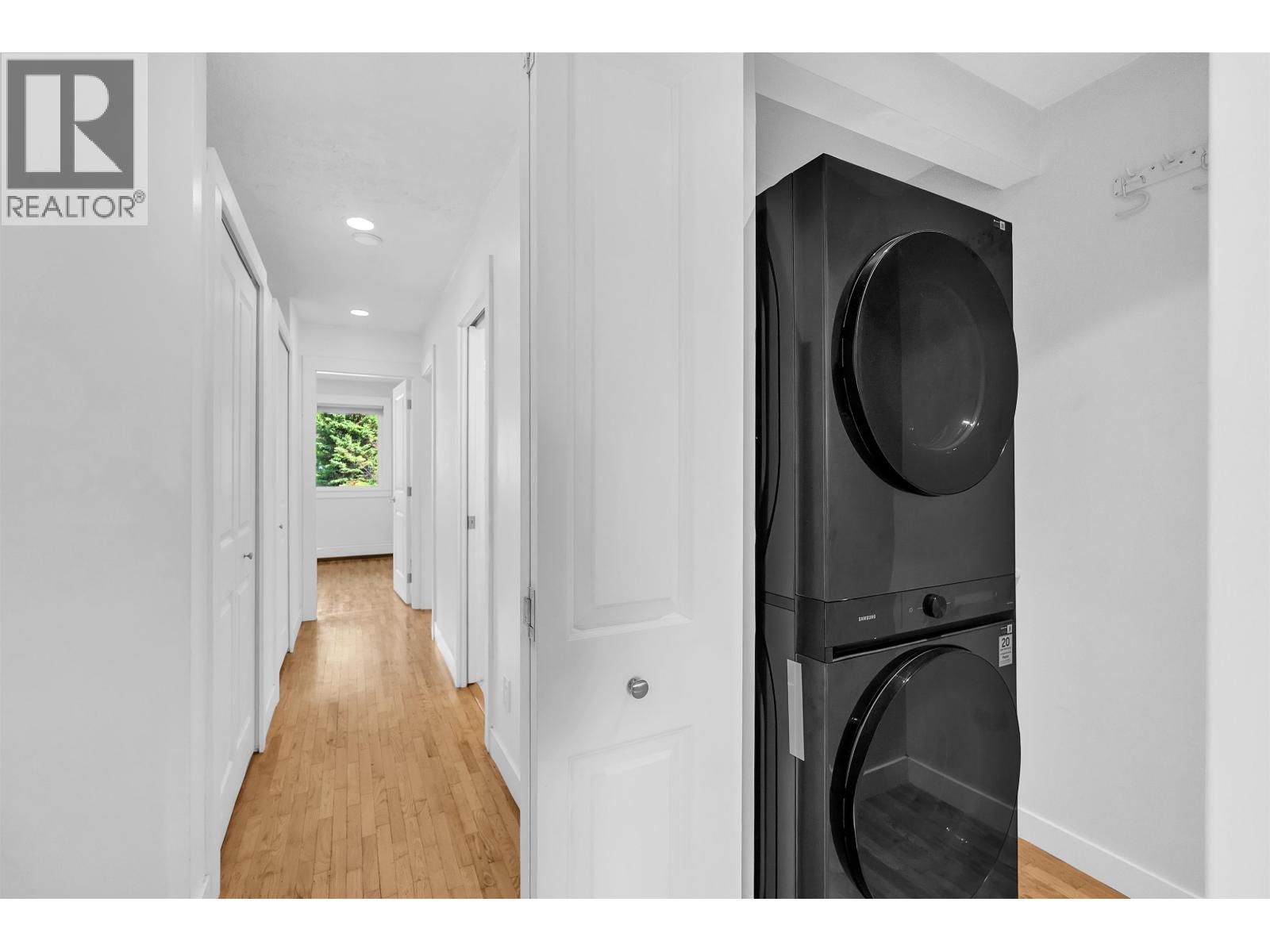 802 555 W 28TH STREET, North Vancouver