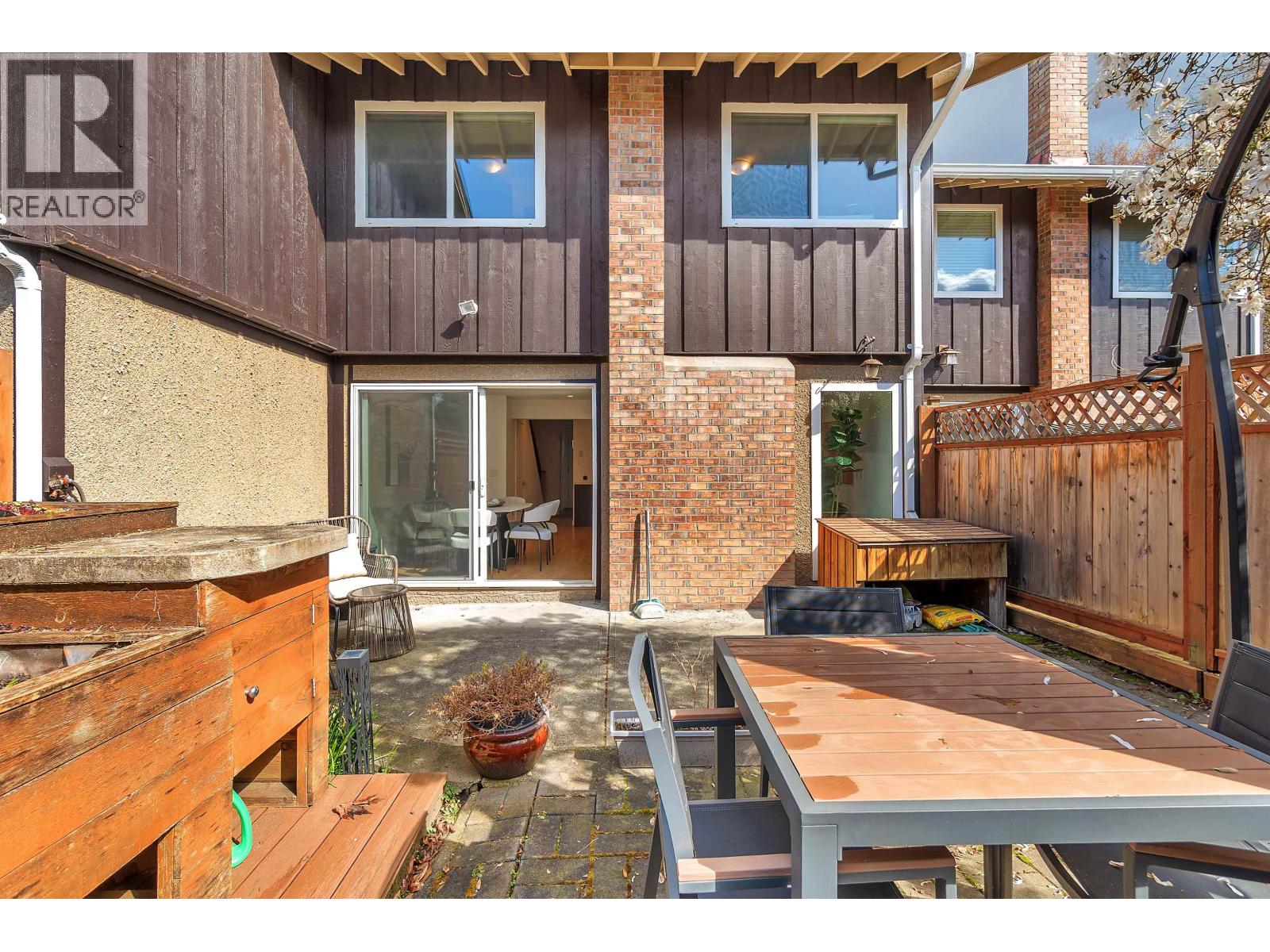802 555 W 28TH STREET, North Vancouver