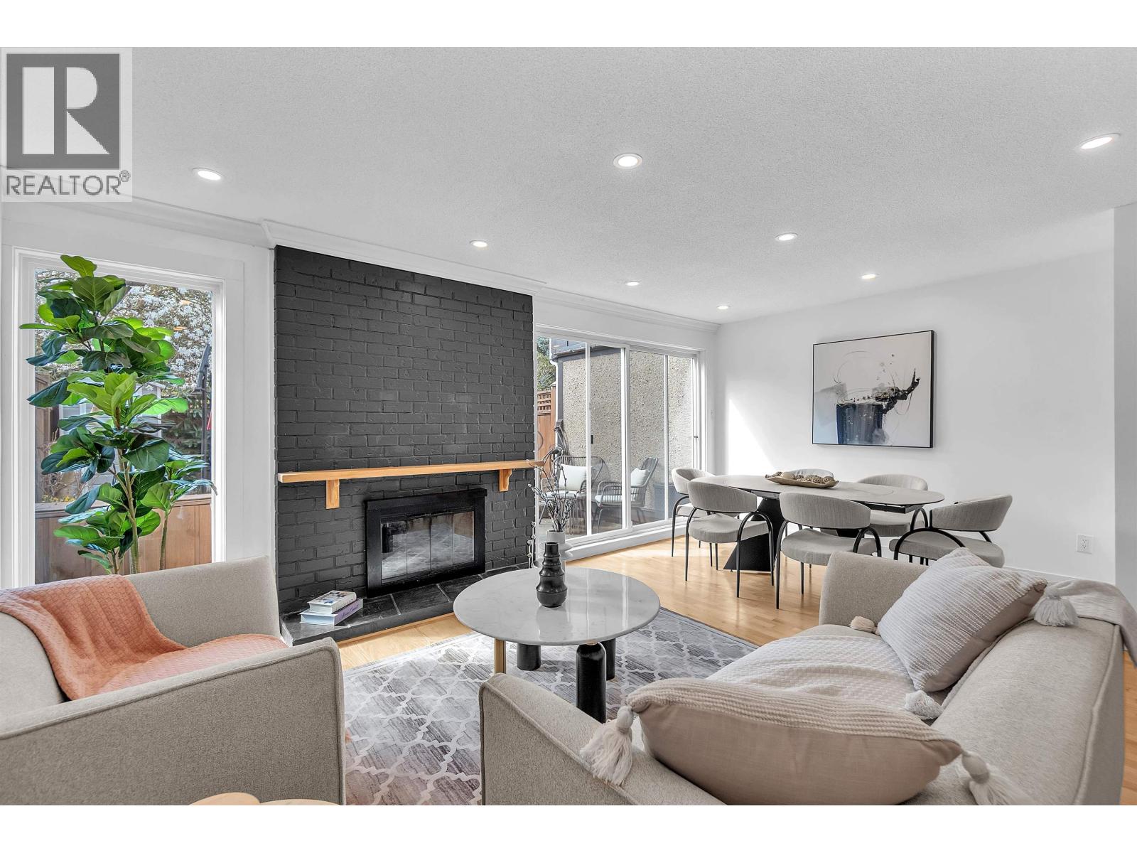 802 555 W 28TH STREET, North Vancouver