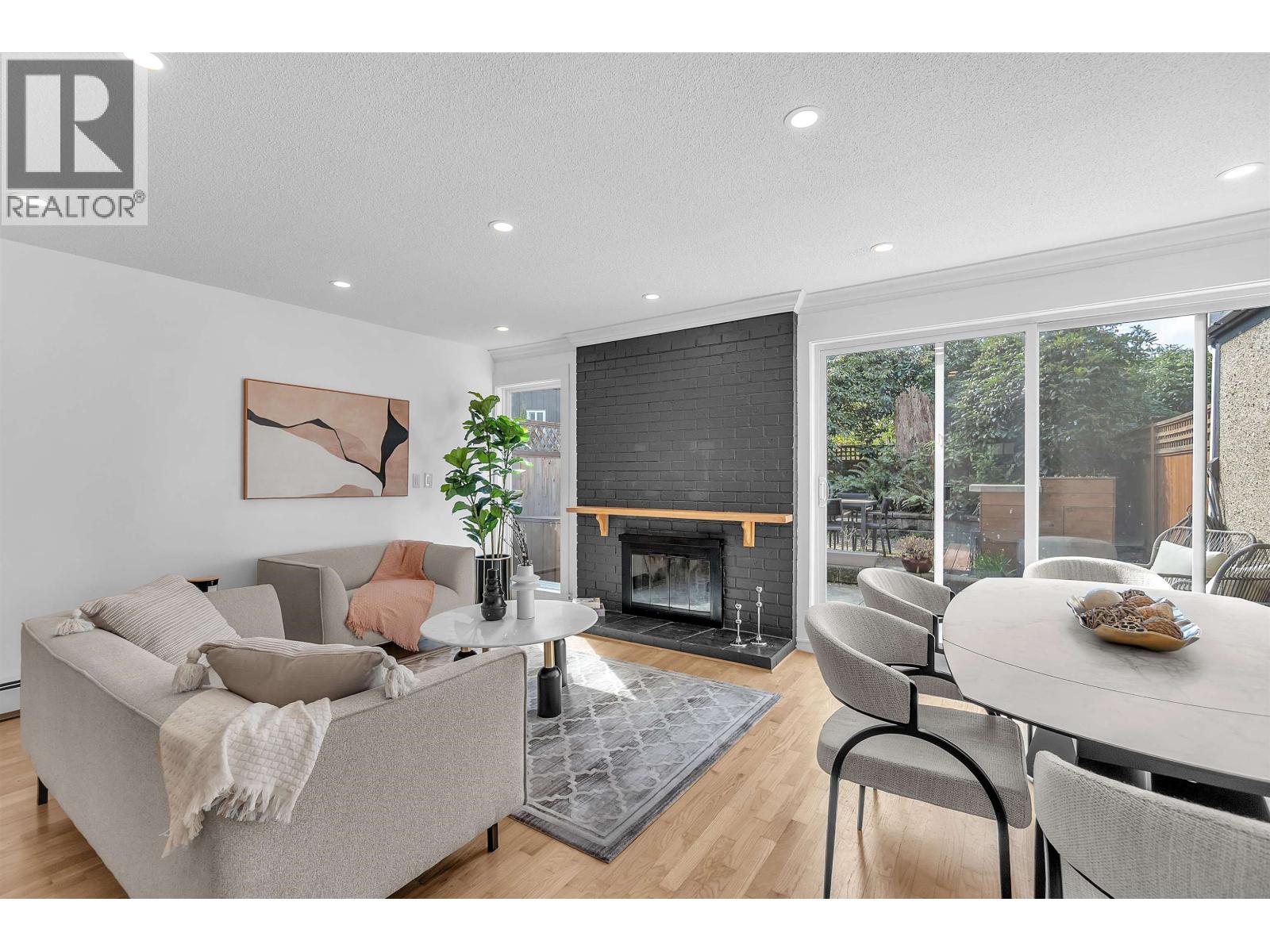 802 555 W 28TH STREET, North Vancouver