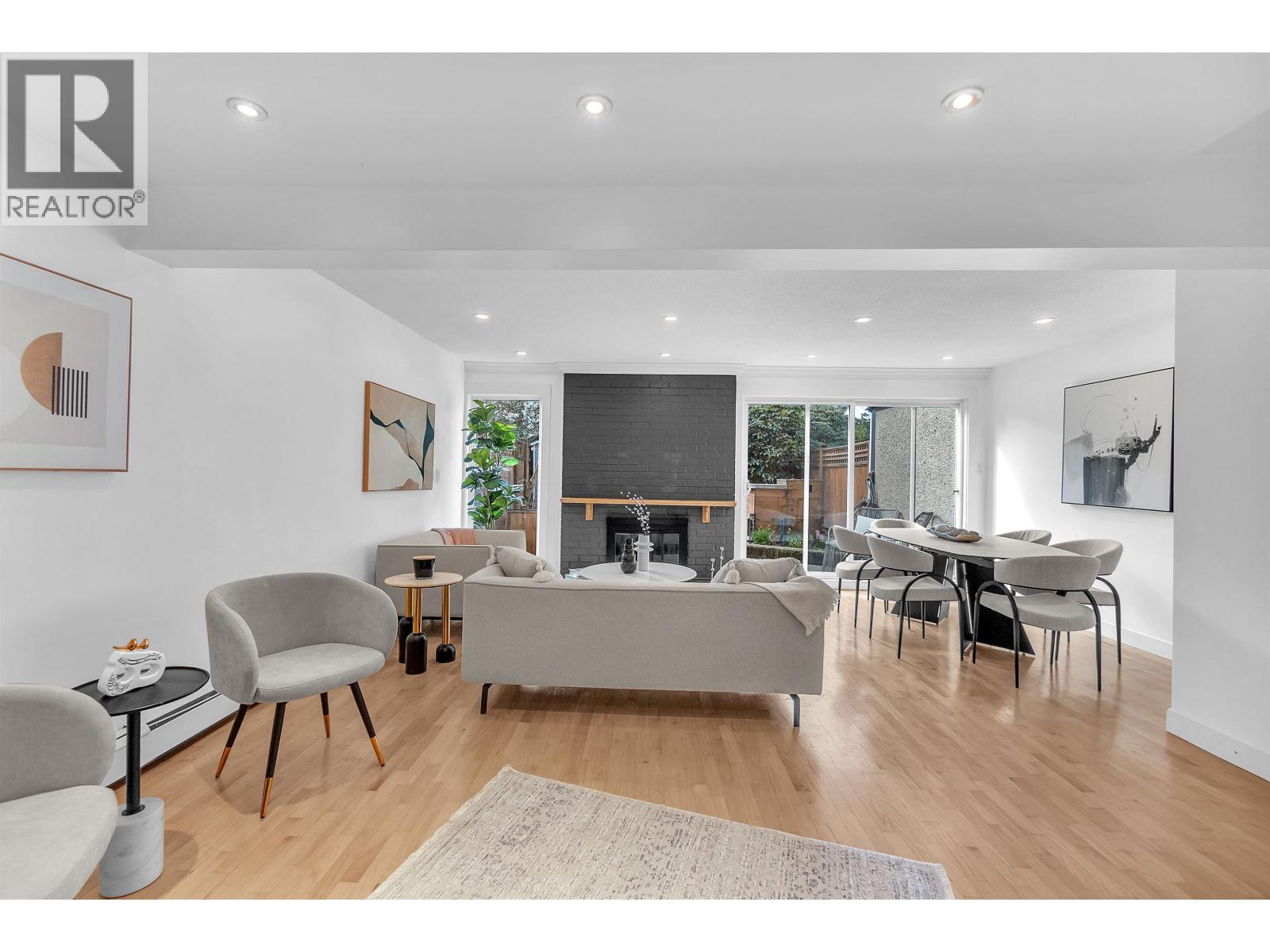 802 555 W 28TH STREET, North Vancouver