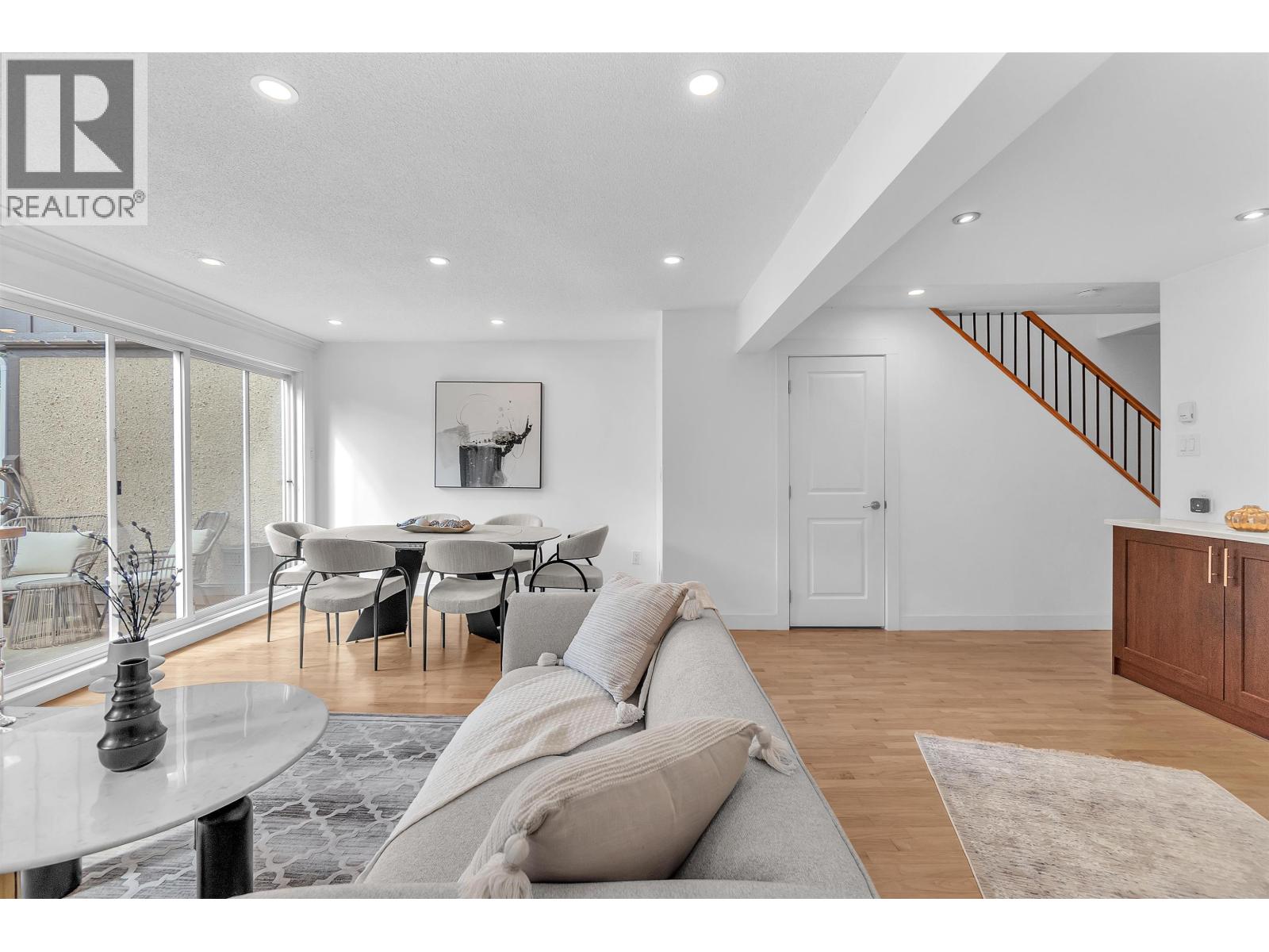 802 555 W 28TH STREET, North Vancouver