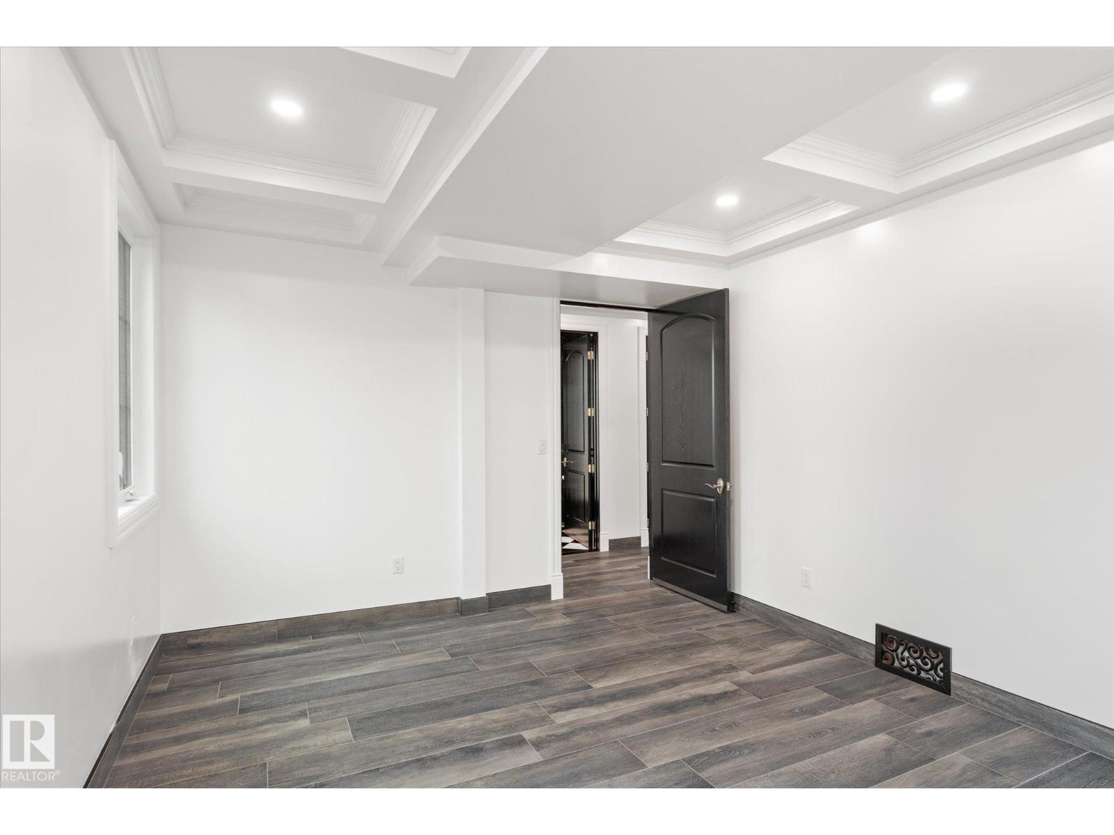 11833 102 AV NW - 12