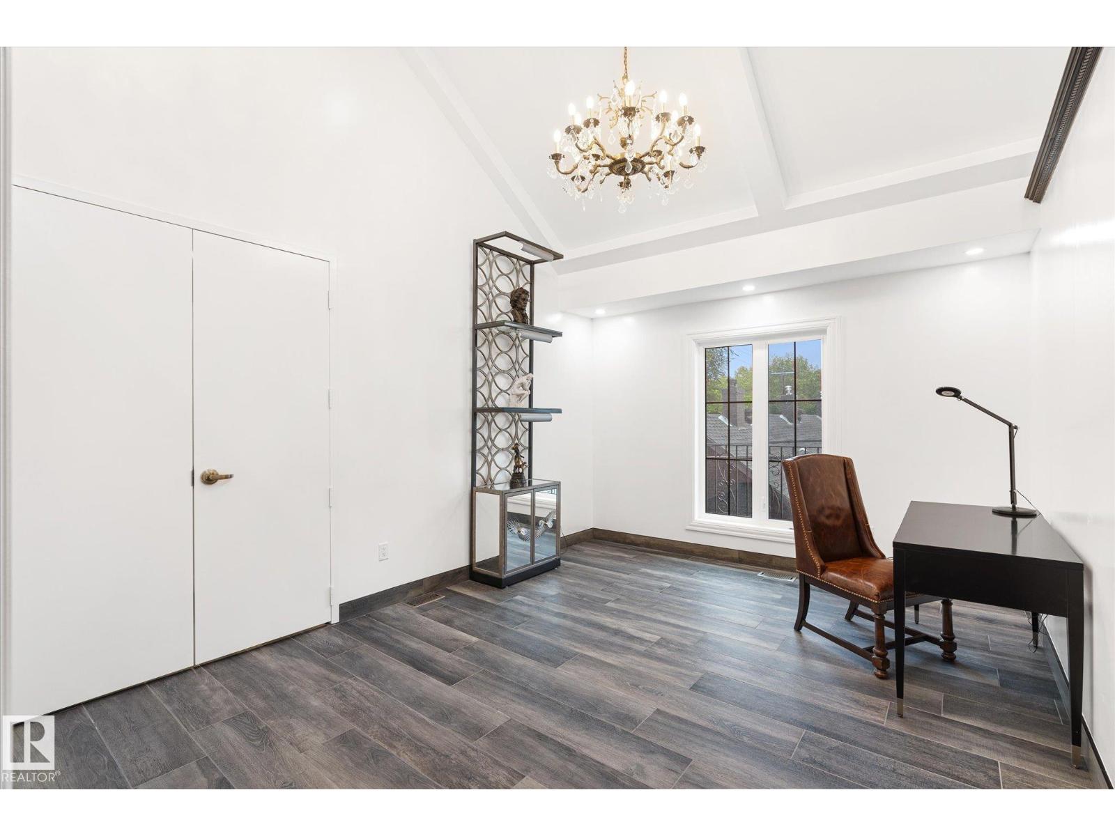 11833 102 AV NW - 23