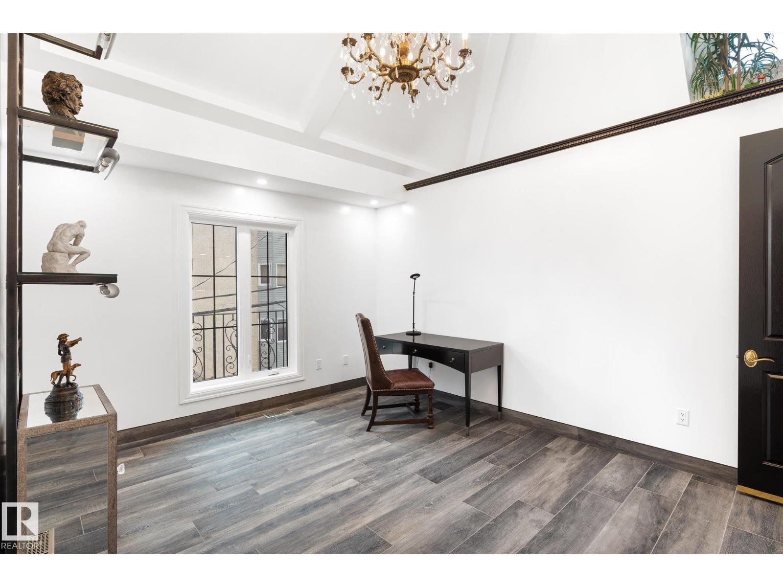 11833 102 AV NW - 24