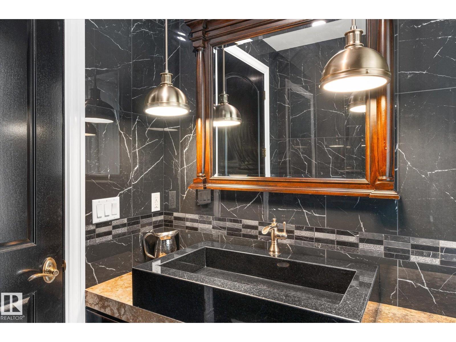 11833 102 AV NW - 14