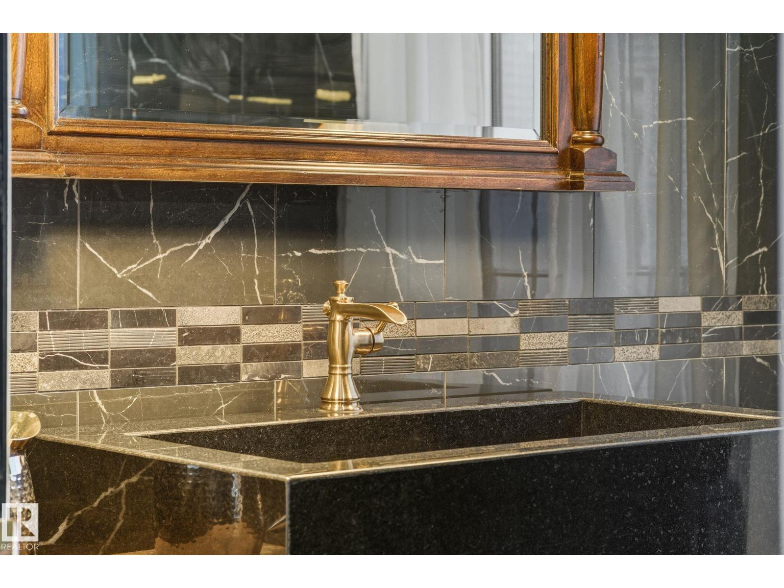 11833 102 AV NW - 53