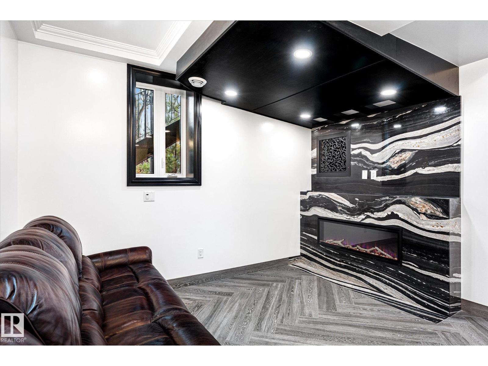 11833 102 AV NW - 31