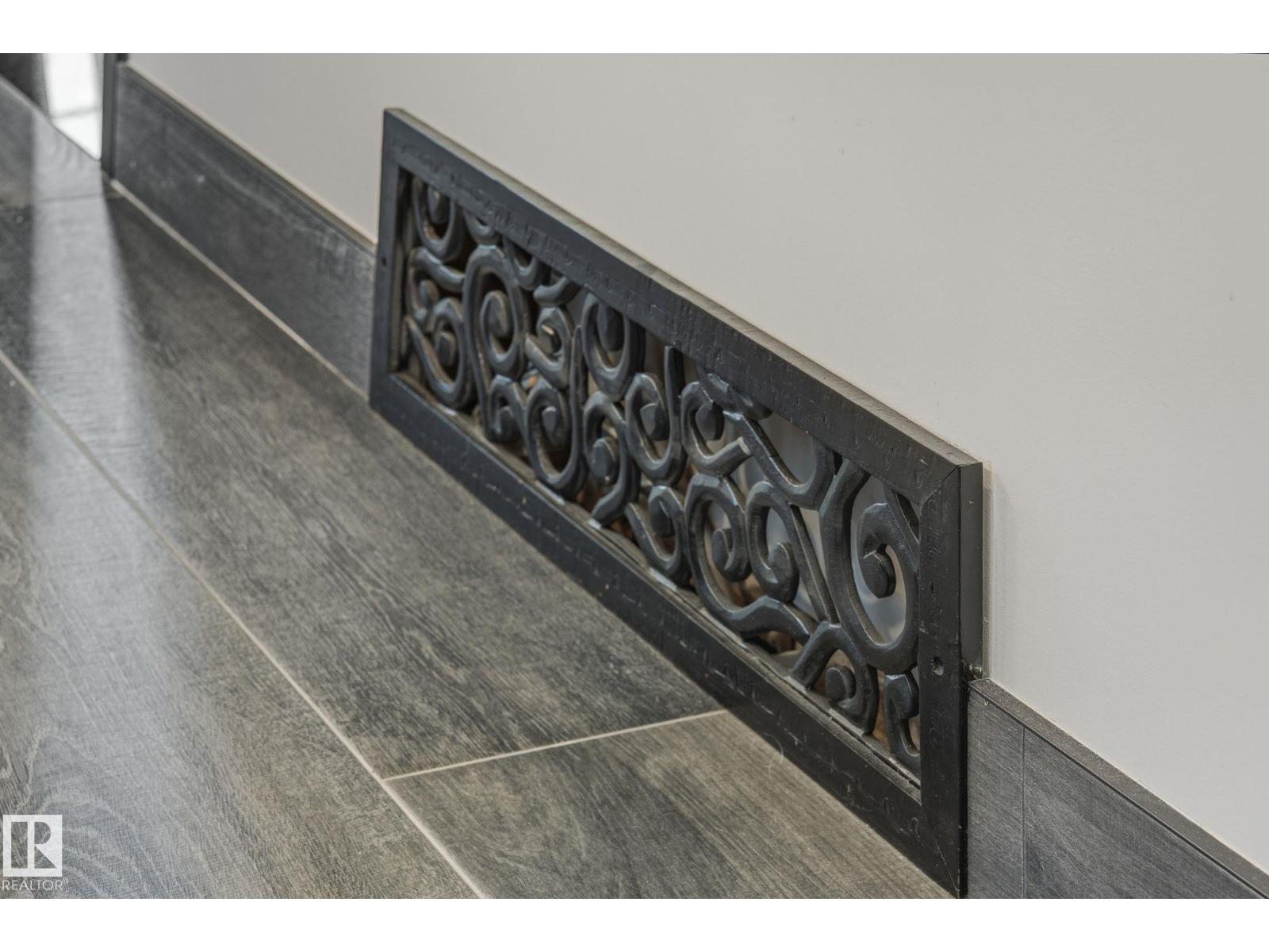 11833 102 AV NW - 54